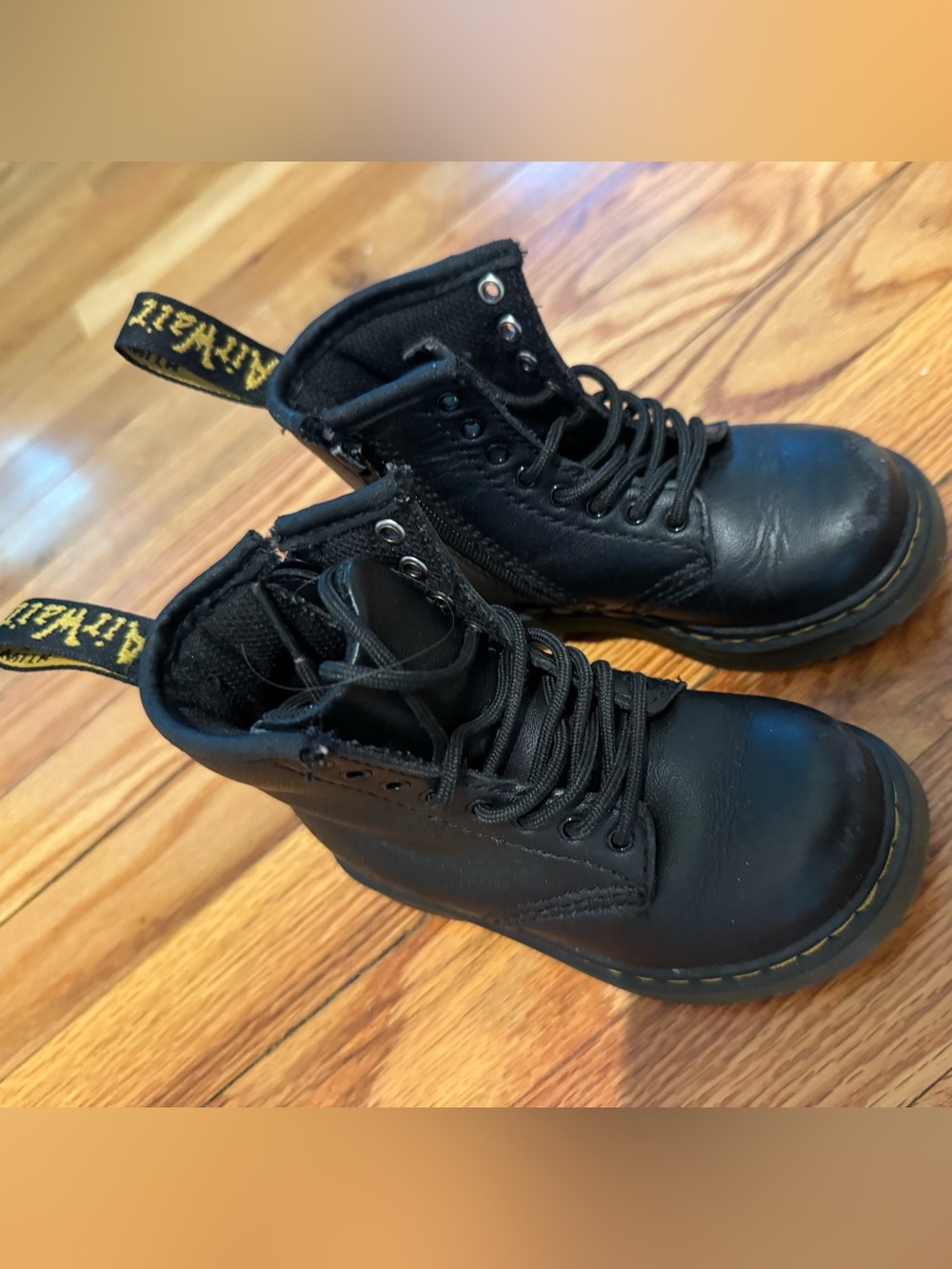 Kids Dr. Martens Black Leather 8-Eye Lace-Up Combat Boots toddler size 7